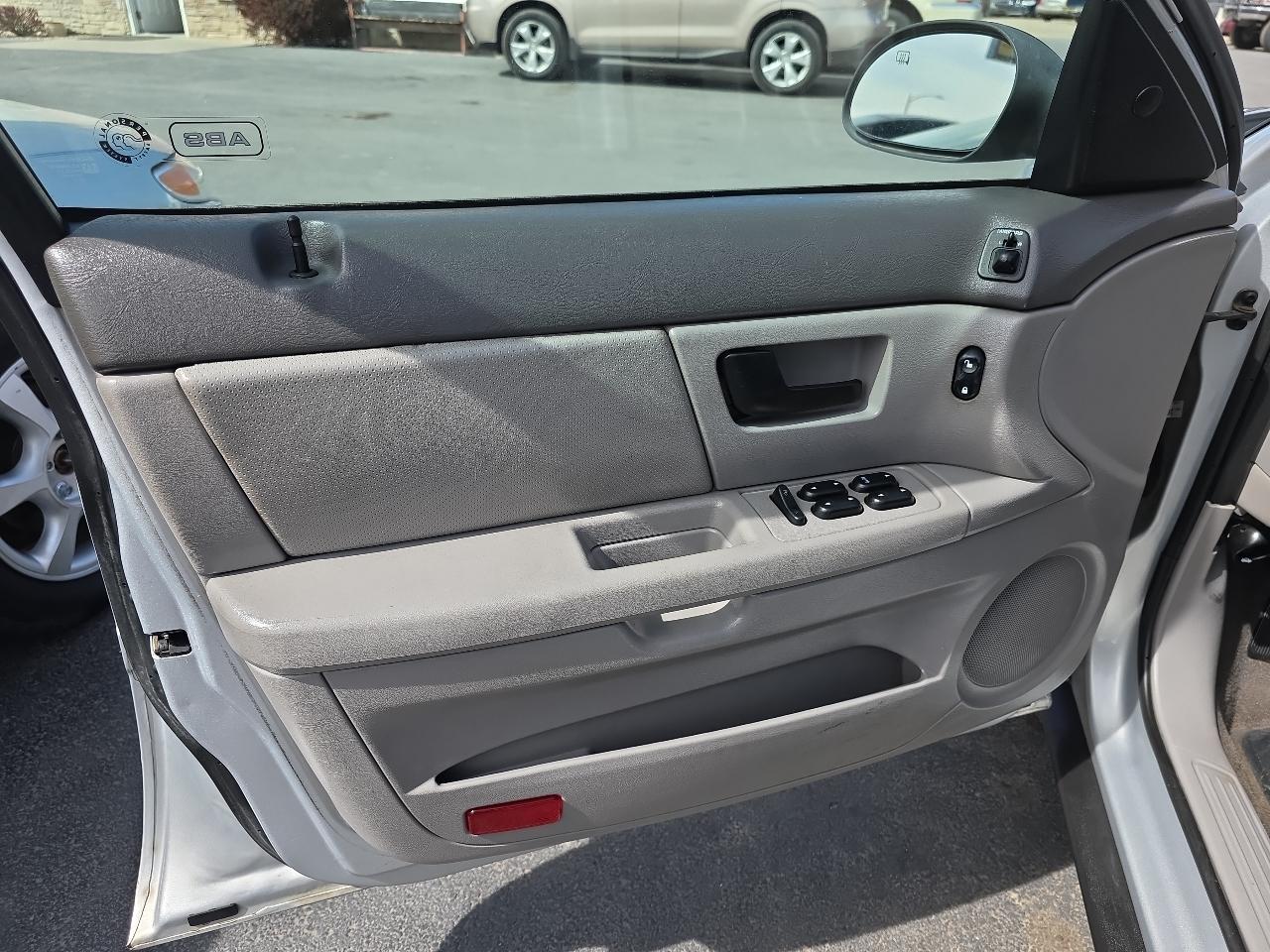 Ford Taurus 4dr Sdn SES 2004