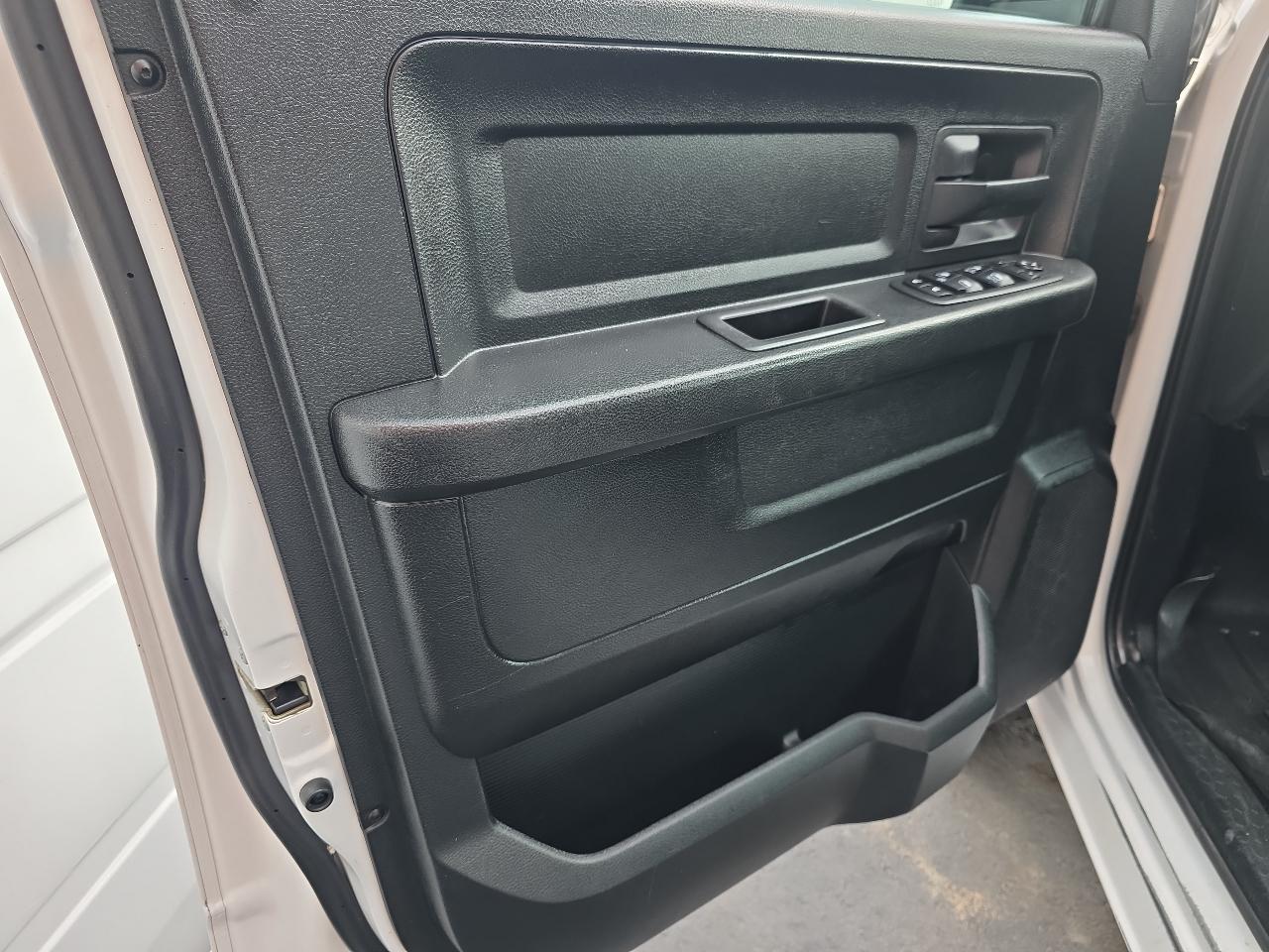 RAM 1500 Express 4x4 Quad Cab 6'4" Box 2018