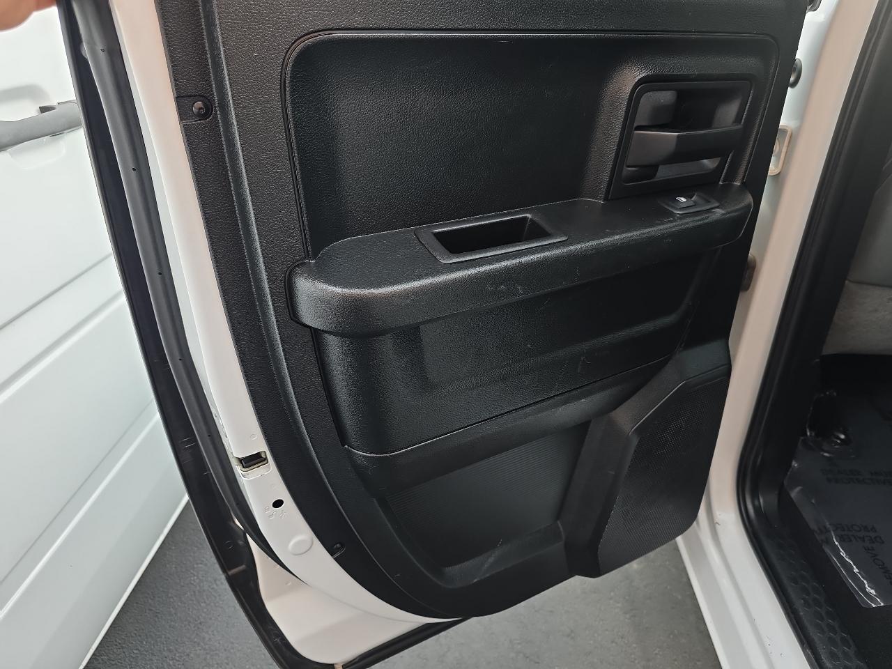 RAM 1500 Express 4x4 Quad Cab 6'4" Box 2018