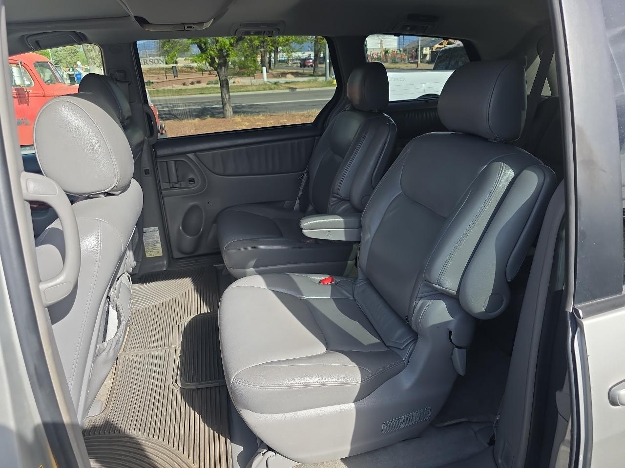 Toyota Sienna 5dr XLE AWD (Natl) 2004