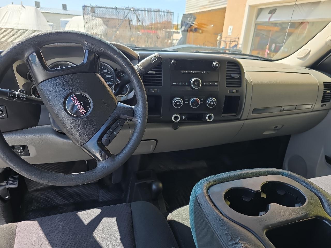 GMC Sierra 3500HD 4WD Crew Cab 167.7" Work Truck 2013