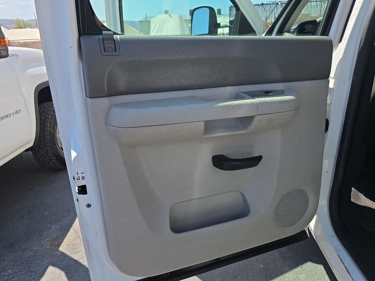 GMC Sierra 3500HD 4WD Crew Cab 167.7" Work Truck 2013