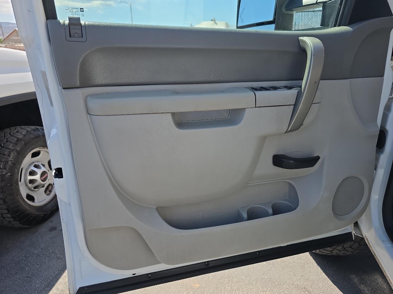 GMC Sierra 3500HD 4WD Crew Cab 167.7" Work Truck 2013