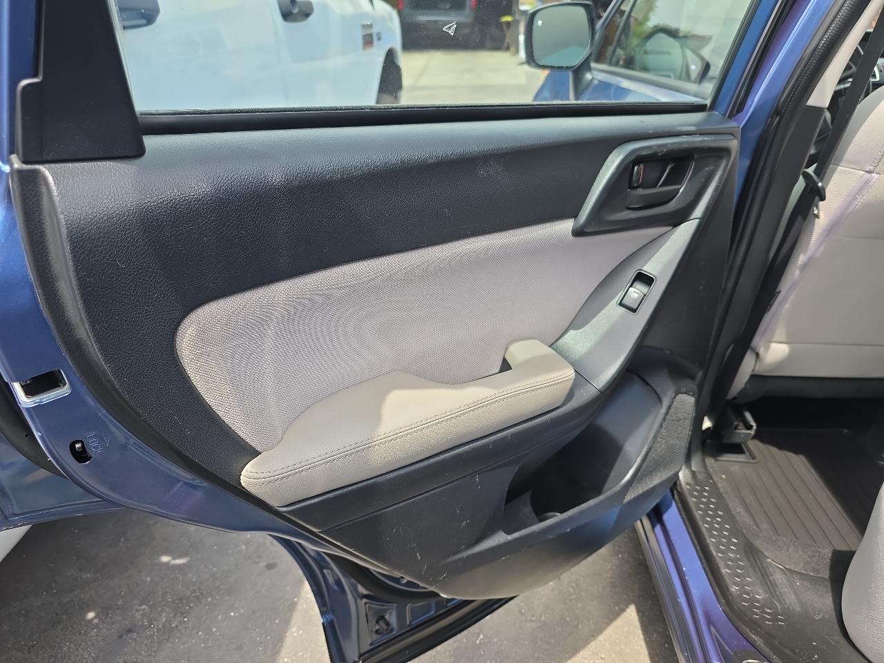Subaru Forester 4dr CVT 2.5i PZEV 2016