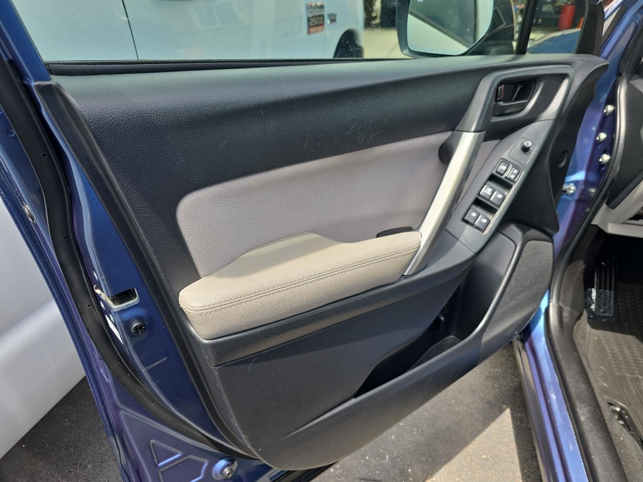 Subaru Forester 4dr CVT 2.5i PZEV 2016