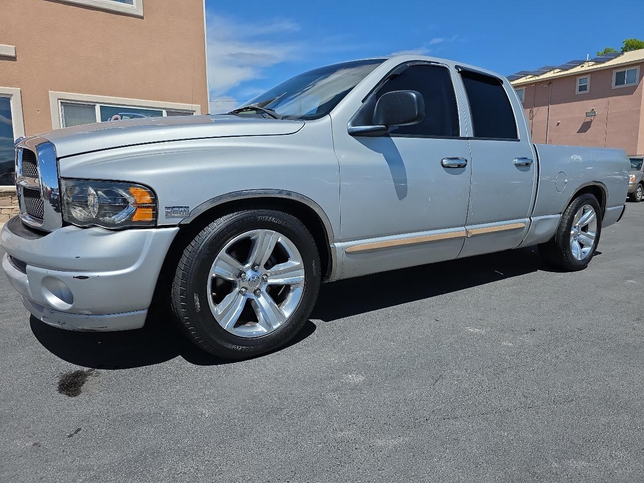 2005 Dodge Ram 1500 4dr Quad Cab 140.5" WB SLT