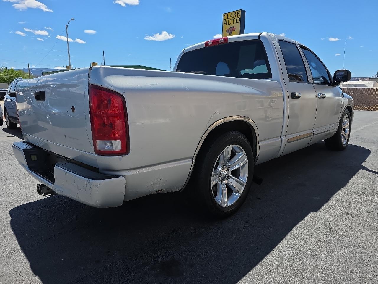 Dodge Ram 1500 4dr Quad Cab 140.5" WB SLT 2005