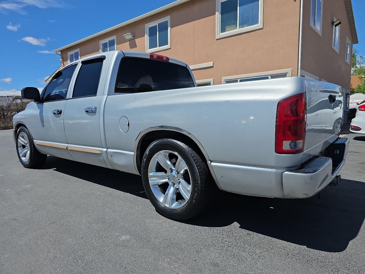 Dodge Ram 1500 4dr Quad Cab 140.5" WB SLT 2005