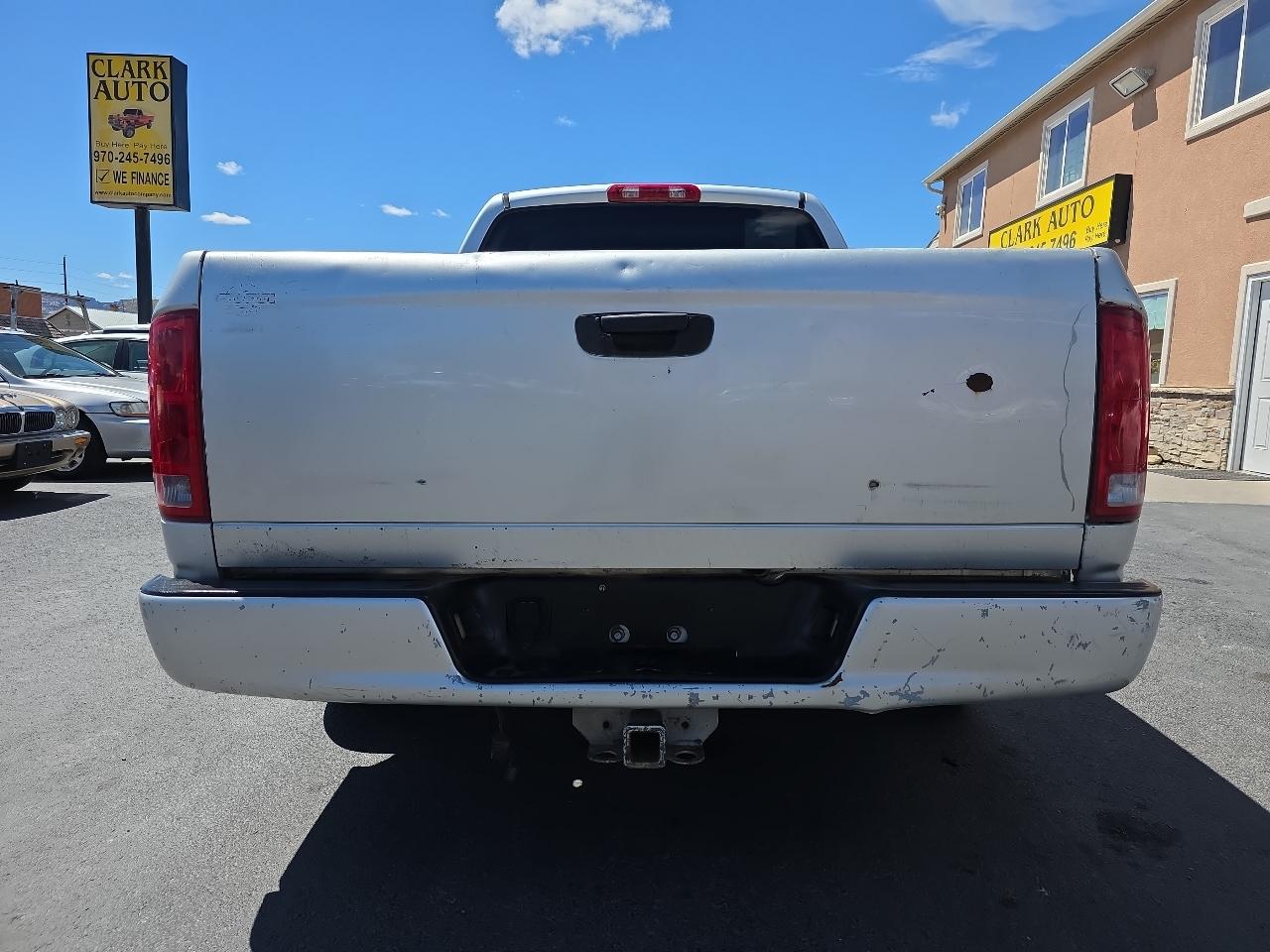 Dodge Ram 1500 4dr Quad Cab 140.5" WB SLT 2005