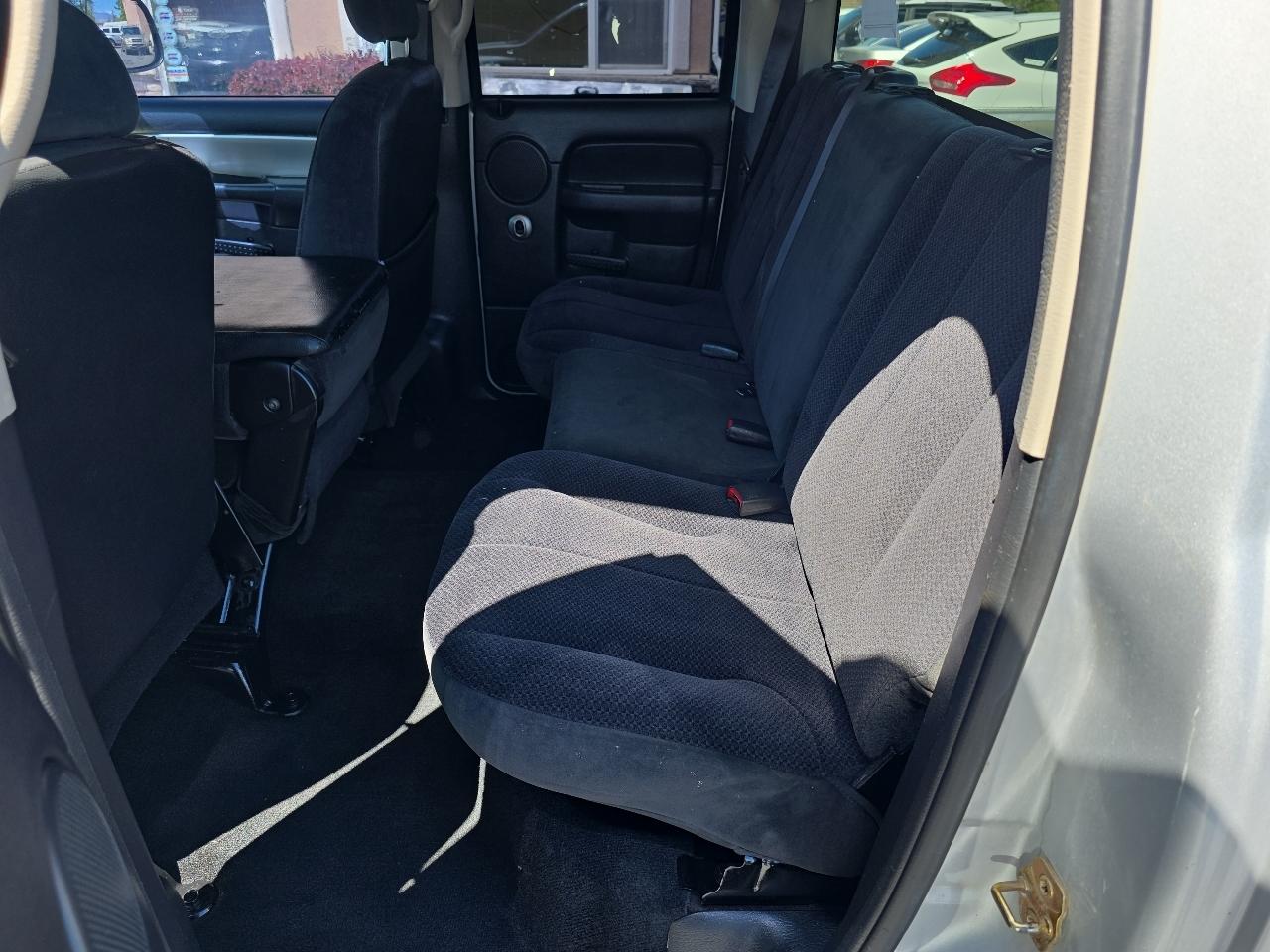 Dodge Ram 1500 4dr Quad Cab 140.5" WB SLT 2005