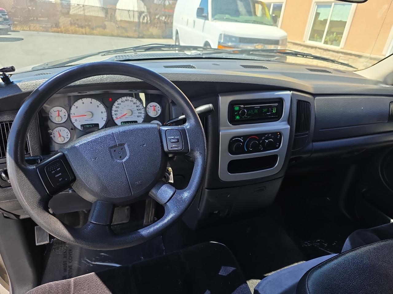 Dodge Ram 1500 4dr Quad Cab 140.5" WB SLT 2005