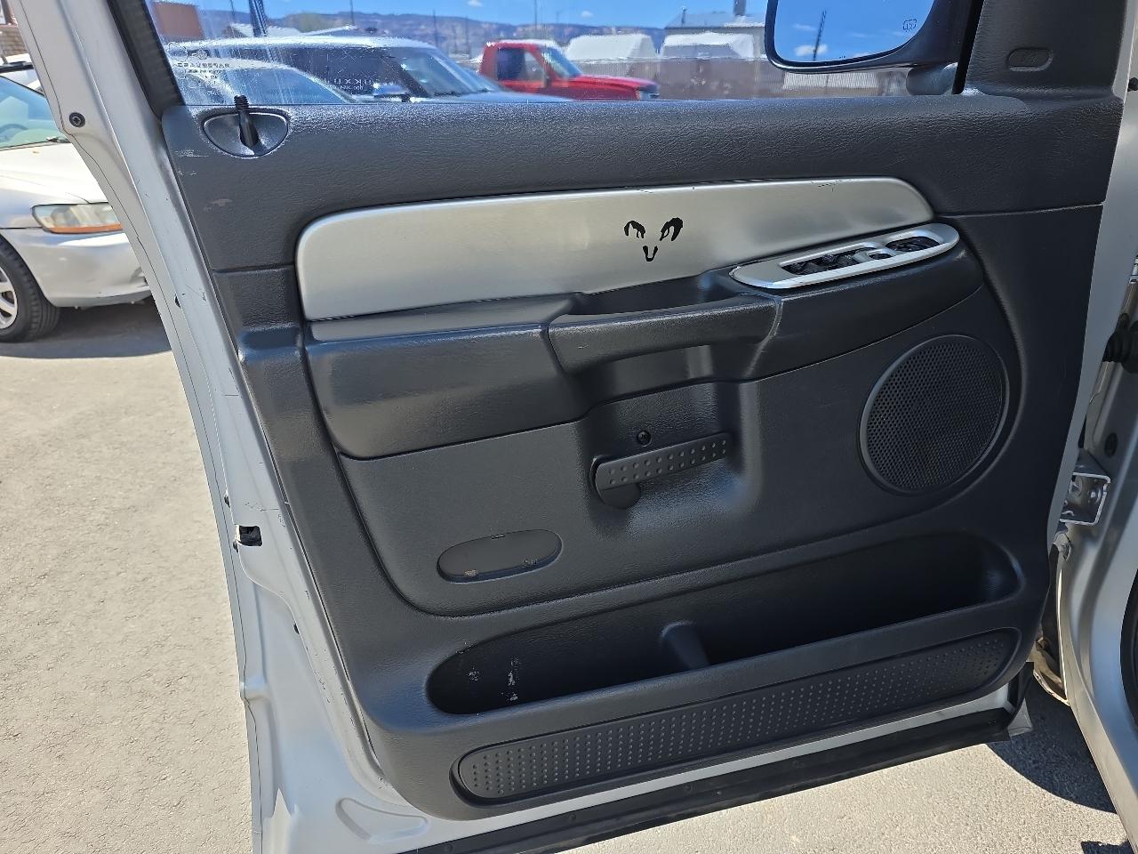 Dodge Ram 1500 4dr Quad Cab 140.5" WB SLT 2005