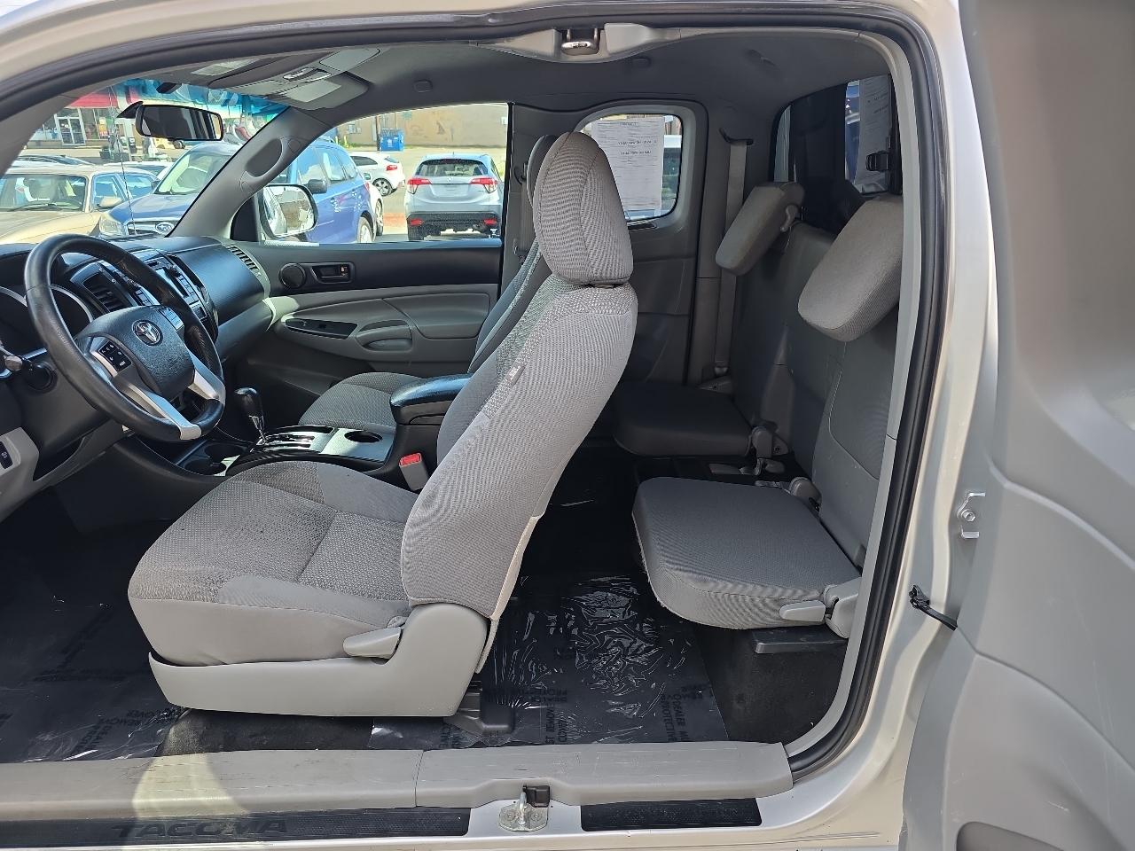 Toyota Tacoma 4WD Access Cab I4 MT (Natl) 2013