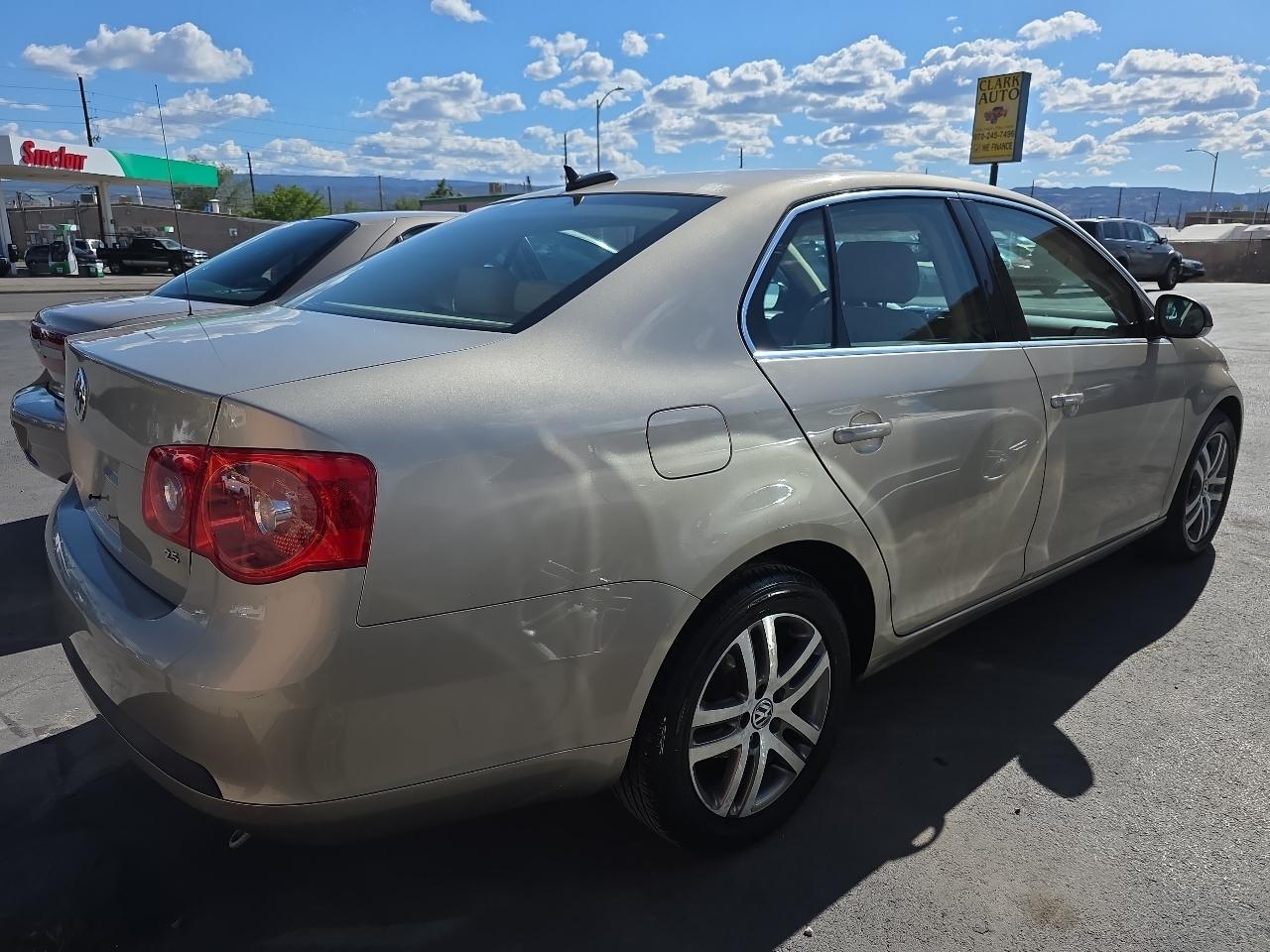 Volkswagen Jetta Sedan 4dr 2.5L Auto 2006