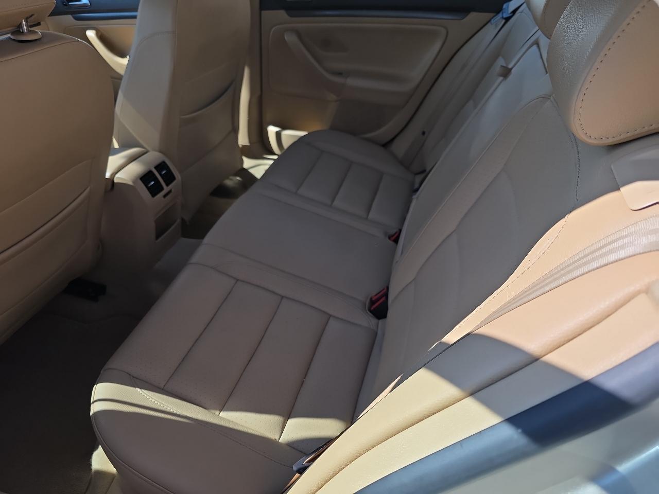 Volkswagen Jetta Sedan 4dr 2.5L Auto 2006