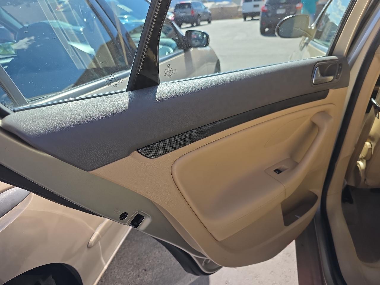 Volkswagen Jetta Sedan 4dr 2.5L Auto 2006