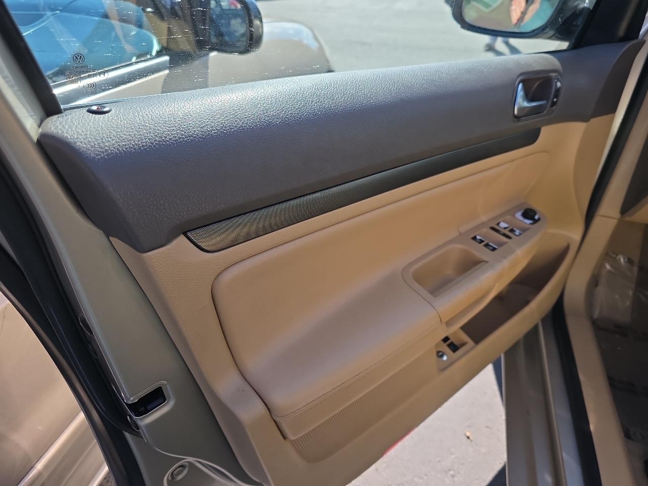 Volkswagen Jetta Sedan 4dr 2.5L Auto 2006