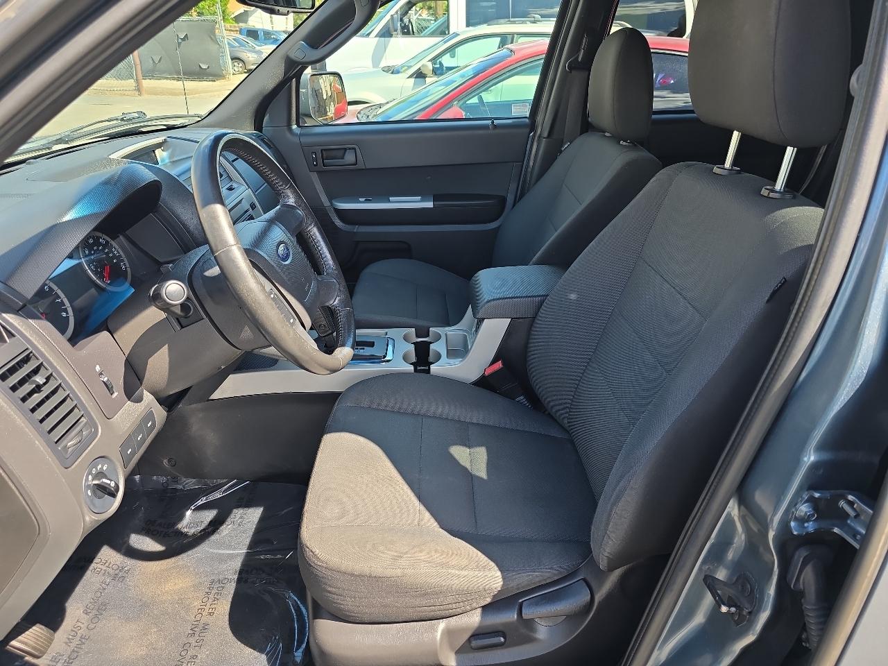 Ford Escape 4WD 4dr XLT 2012