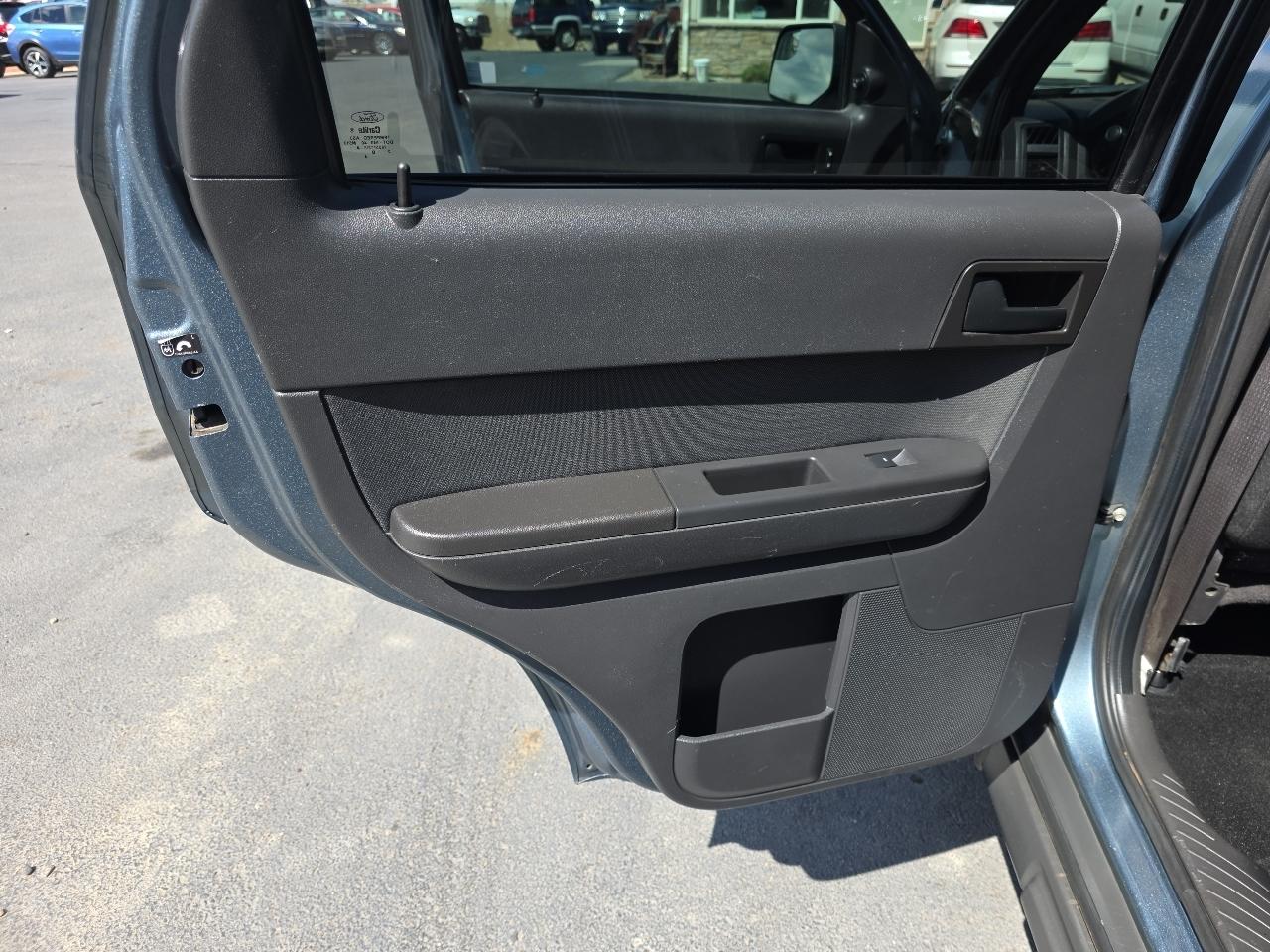 Ford Escape 4WD 4dr XLT 2012