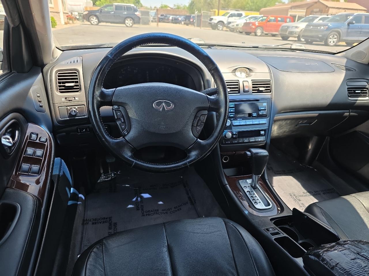 Infiniti I30 4dr Sdn Luxury 2001