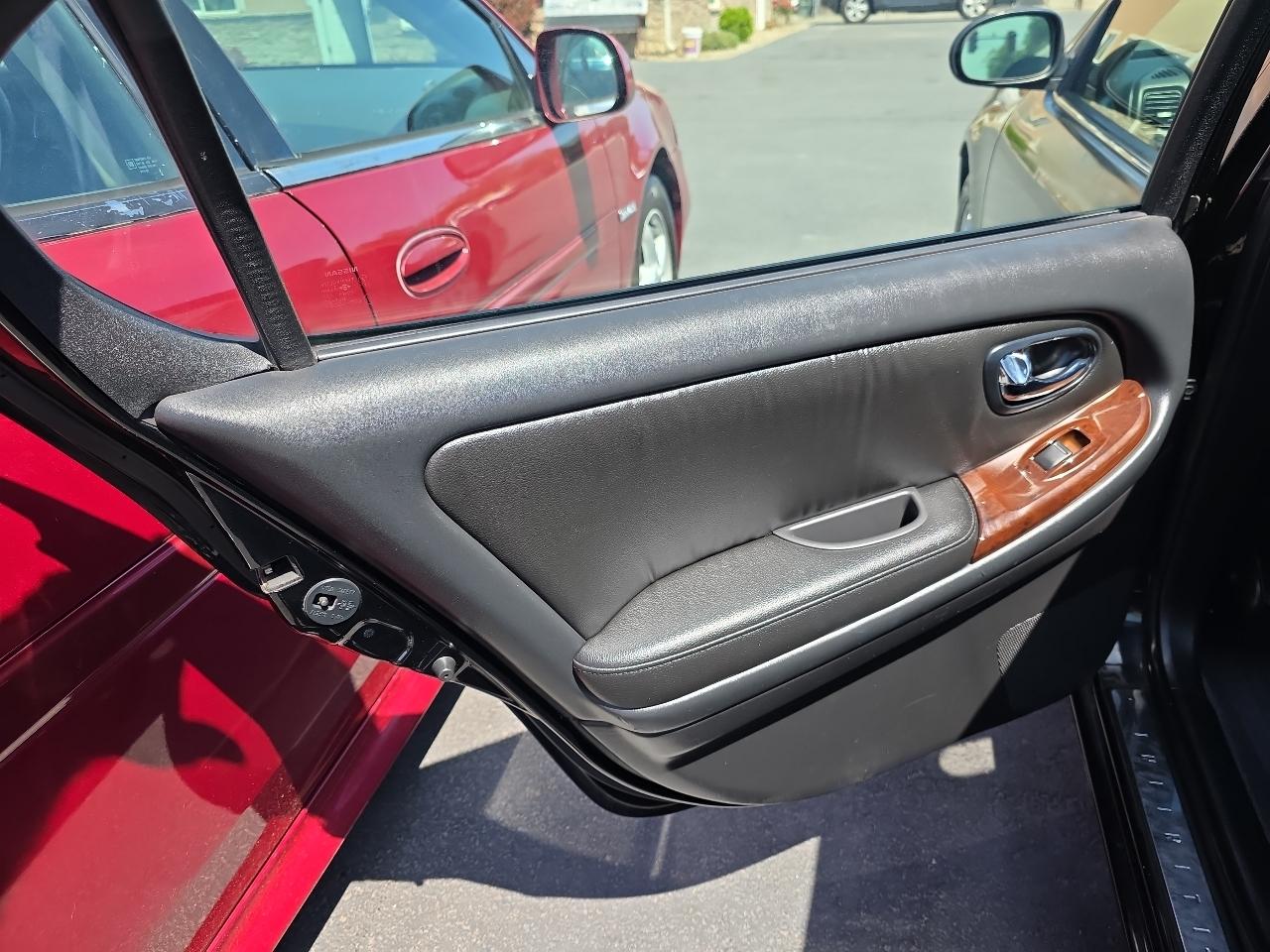 Infiniti I30 4dr Sdn Luxury 2001
