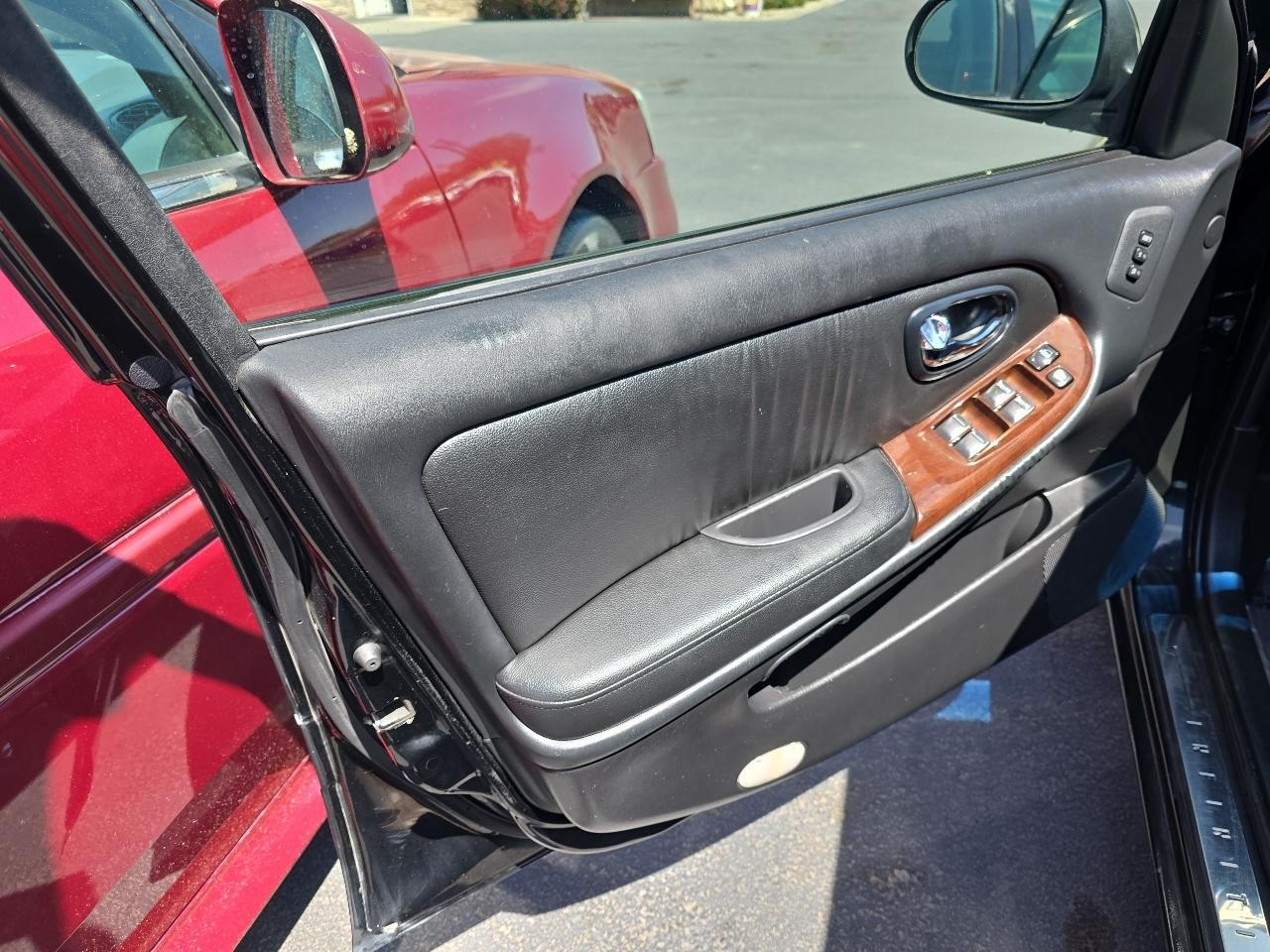 Infiniti I30 4dr Sdn Luxury 2001