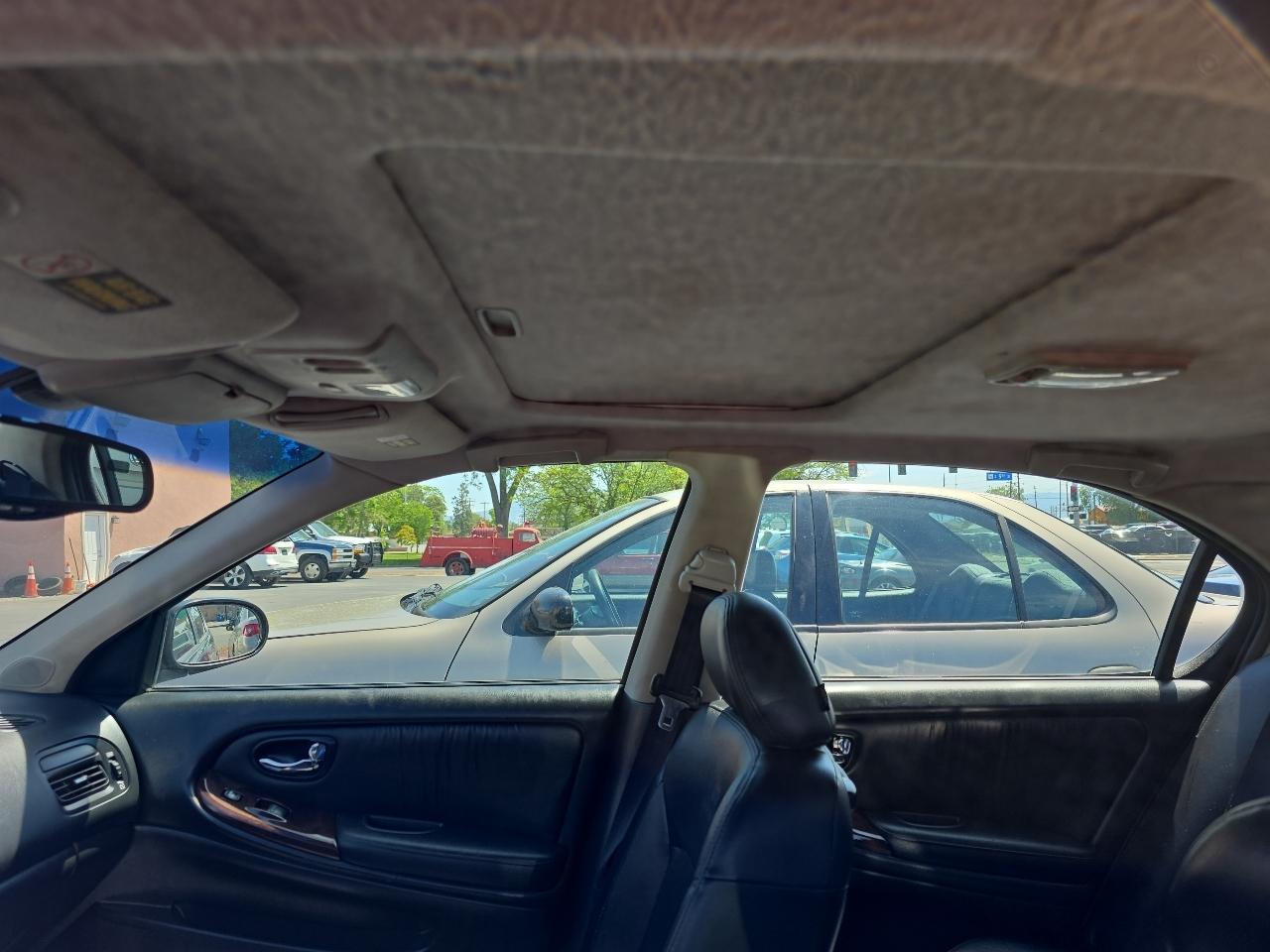 Infiniti I30 4dr Sdn Luxury 2001