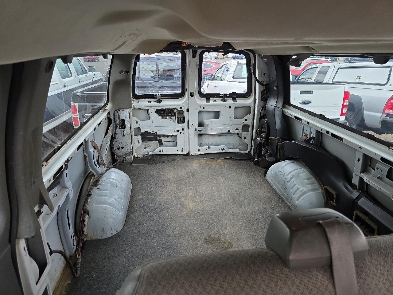 Chevrolet Express Passenger RWD 3500 155" 1LS 2011