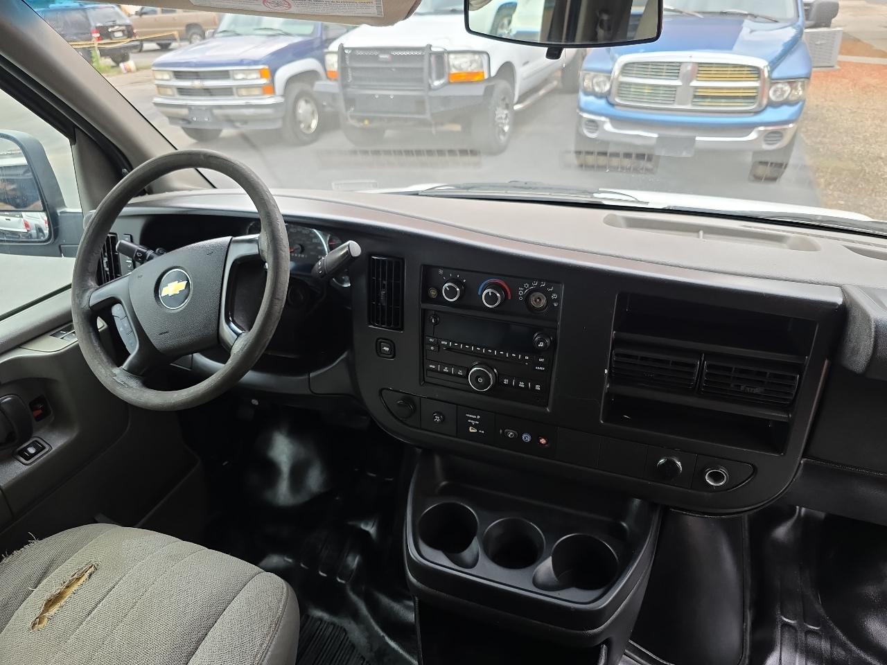 Chevrolet Express Passenger RWD 3500 155" 1LS 2011