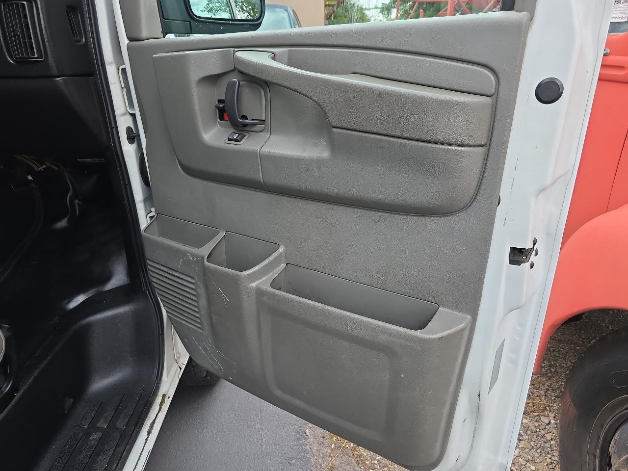Chevrolet Express Passenger RWD 3500 155" 1LS 2011