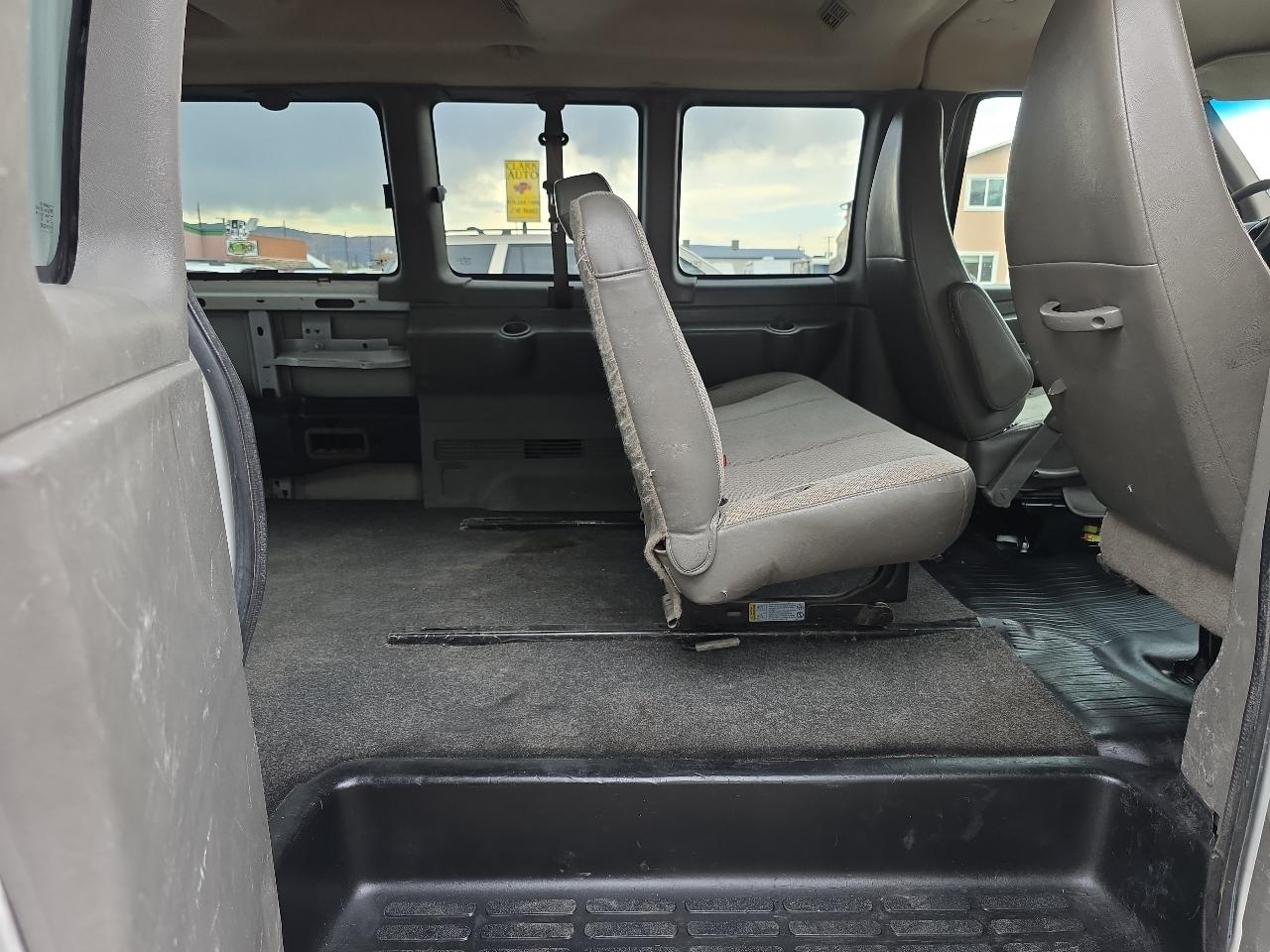 Chevrolet Express Passenger RWD 3500 155" 1LS 2011