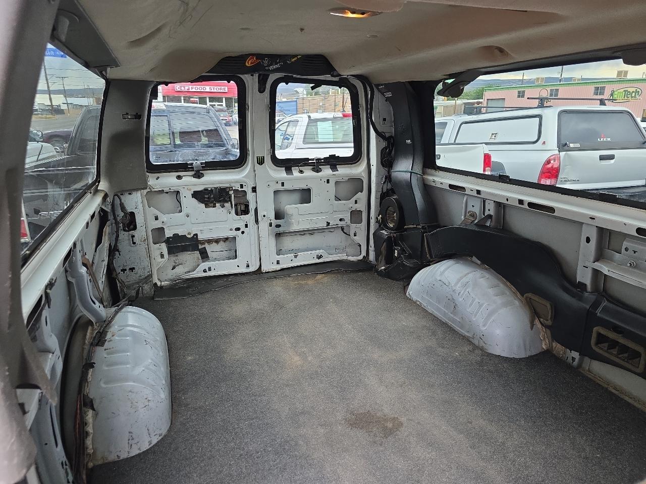 Chevrolet Express Passenger RWD 3500 155" 1LS 2011