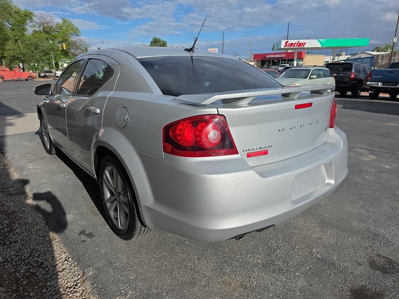 Dodge Avenger 4dr Sdn Heat 2011
