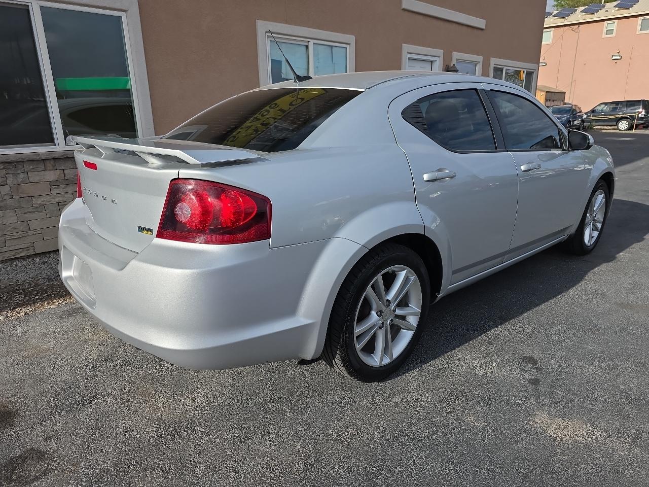 Dodge Avenger 4dr Sdn Heat 2011