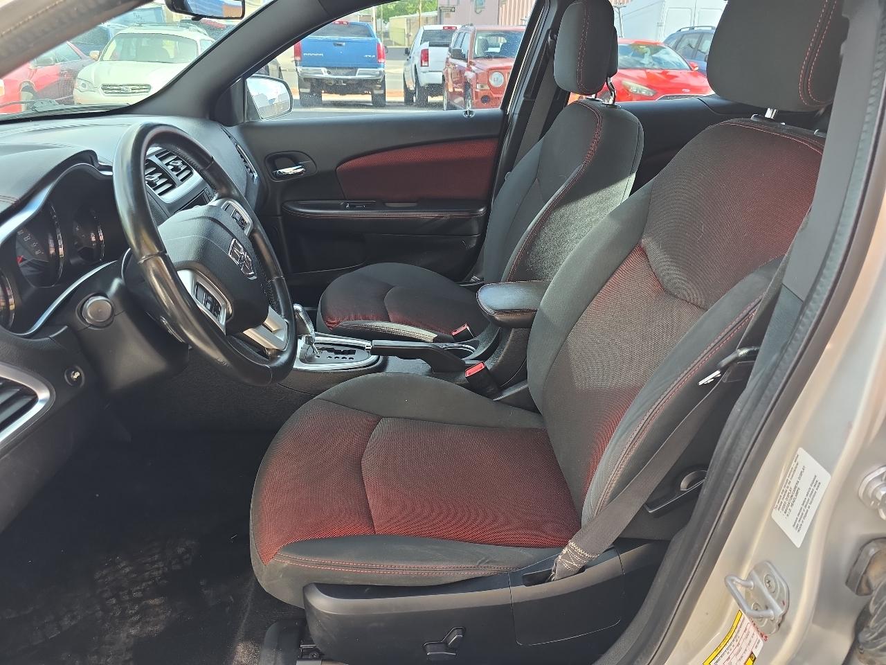 Dodge Avenger 4dr Sdn Heat 2011