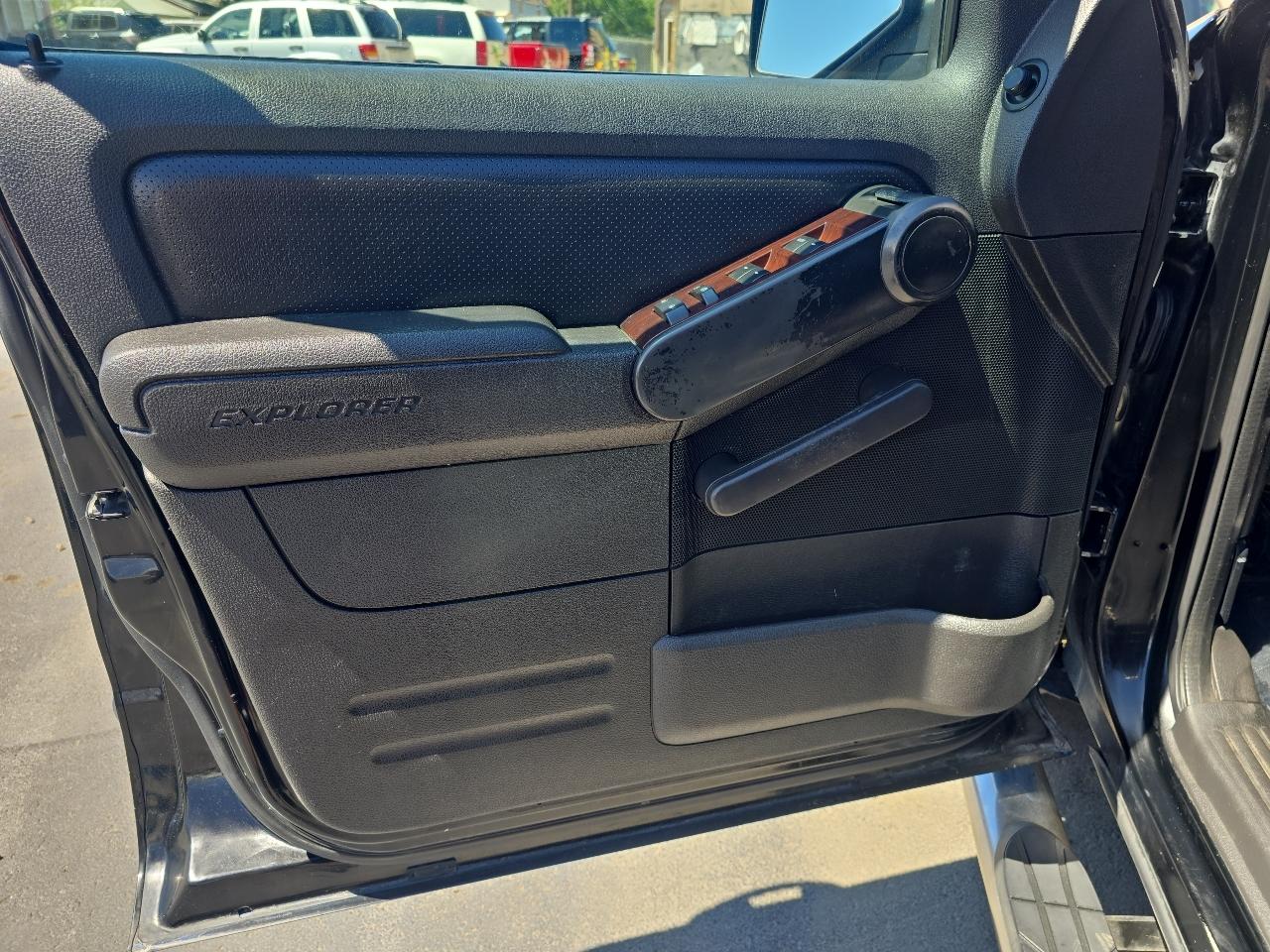 Ford Explorer 4dr 114" WB 4.6L Limited 4WD 2006
