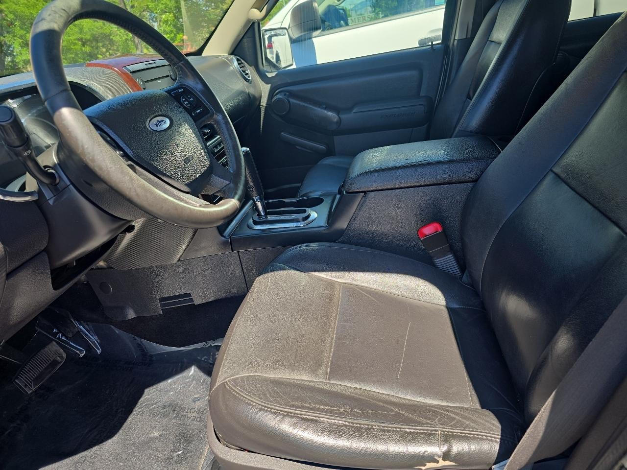 Ford Explorer 4dr 114" WB 4.6L Limited 4WD 2006