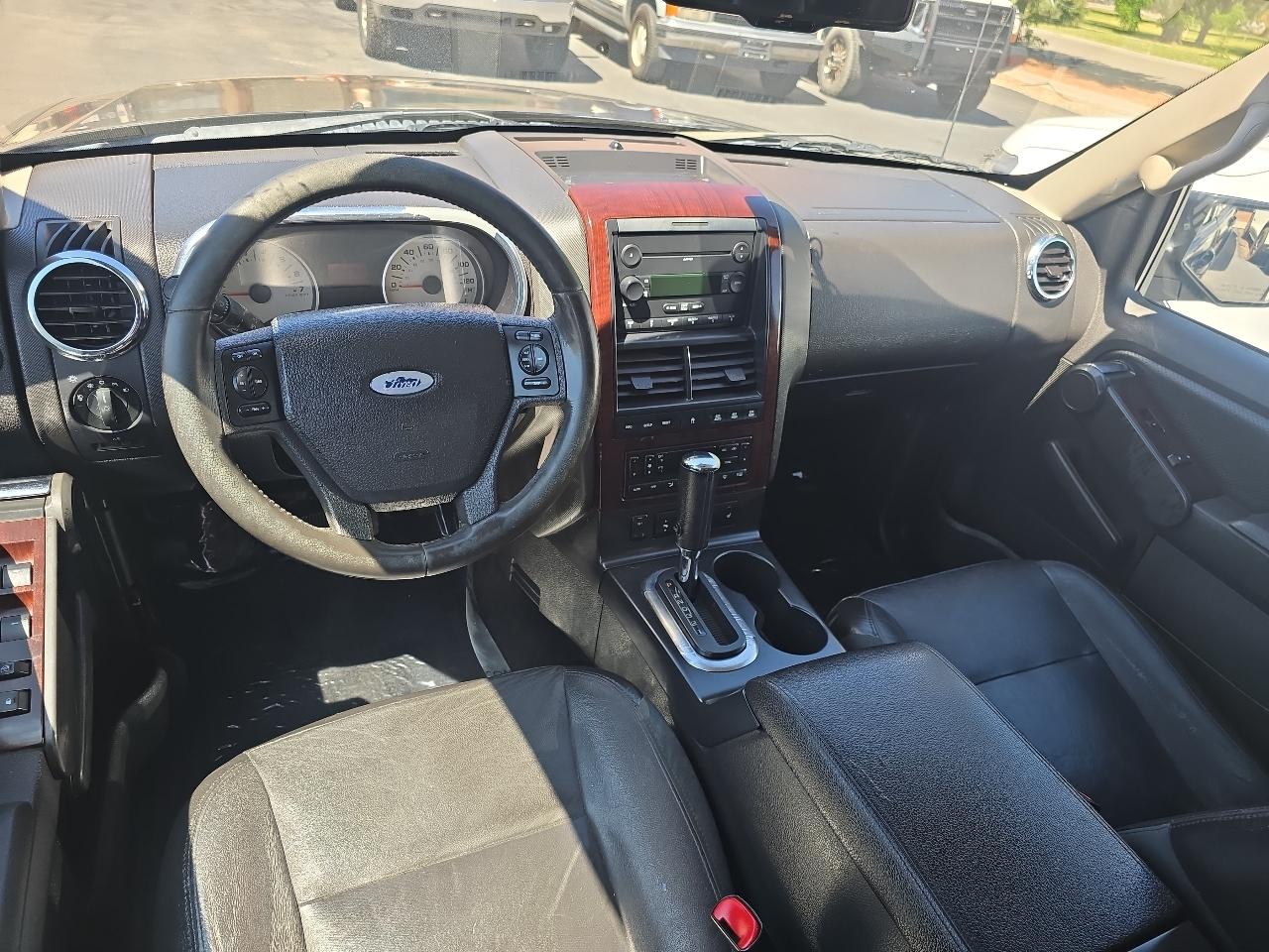 Ford Explorer 4dr 114" WB 4.6L Limited 4WD 2006