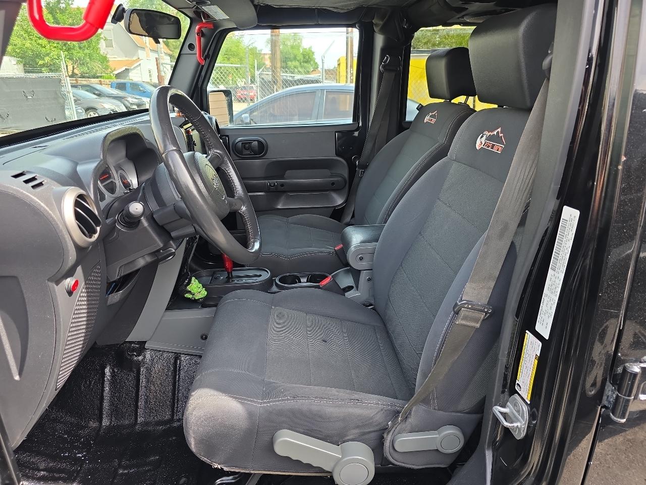Jeep Wrangler Unlimited 4WD 4dr Mountain 2010