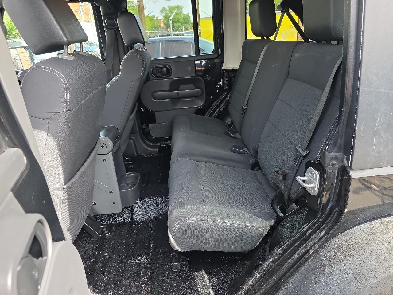 Jeep Wrangler Unlimited 4WD 4dr Mountain 2010
