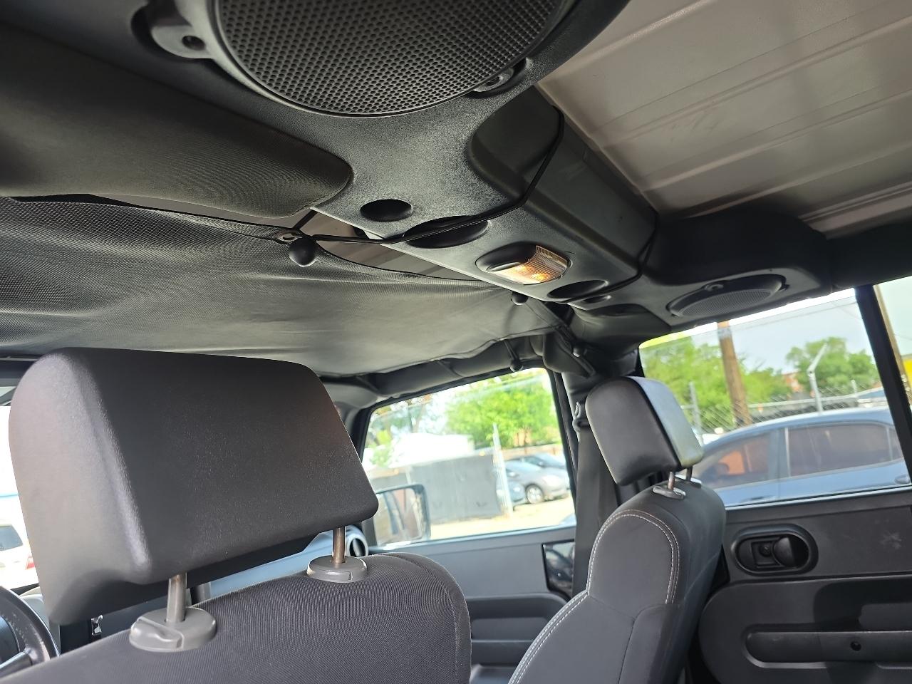 Jeep Wrangler Unlimited 4WD 4dr Mountain 2010