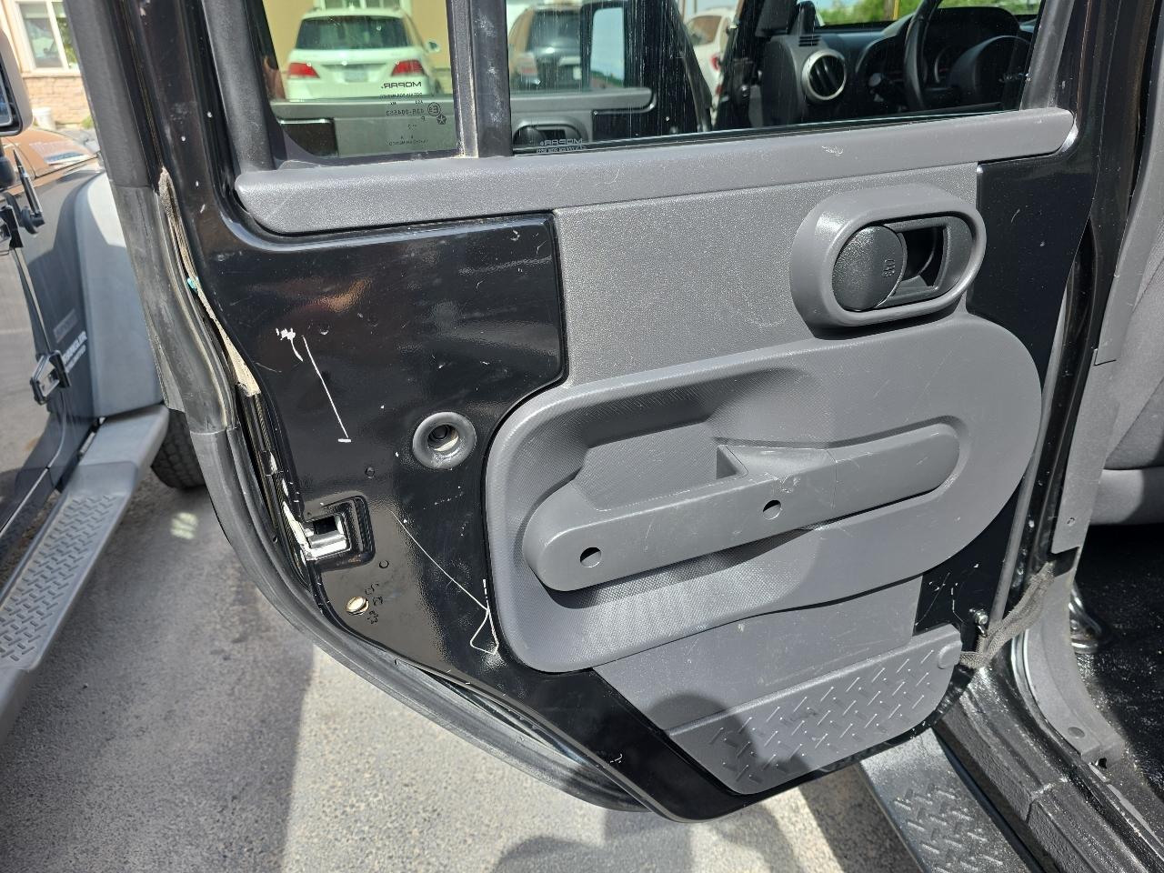 Jeep Wrangler Unlimited 4WD 4dr Mountain 2010