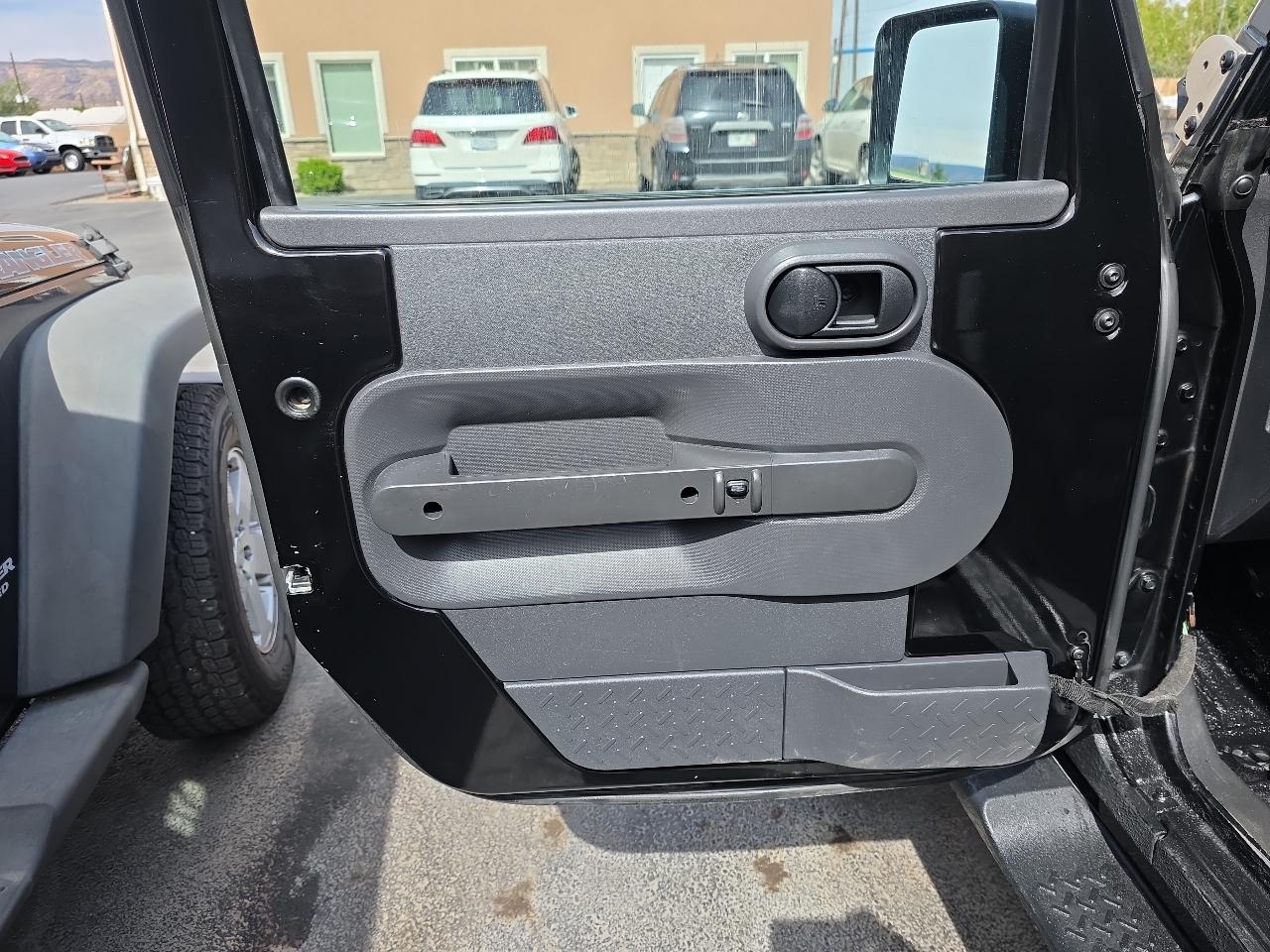 Jeep Wrangler Unlimited 4WD 4dr Mountain 2010
