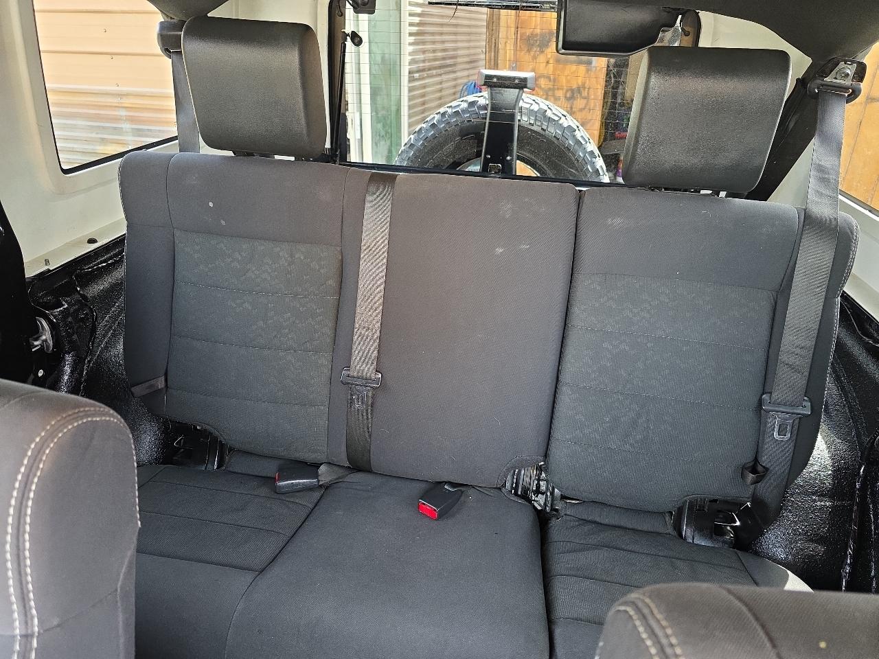 Jeep Wrangler Unlimited 4WD 4dr Mountain 2010