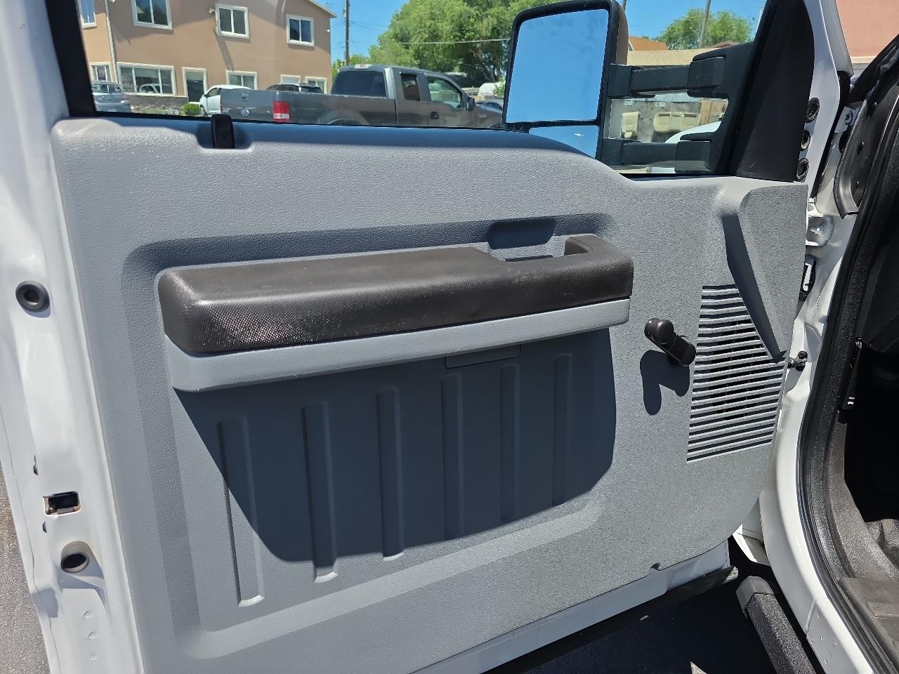 Ford Super Duty F-250 SRW 4WD Crew Cab 156" XL 2011