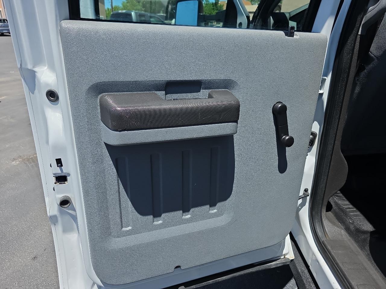 Ford Super Duty F-250 SRW 4WD Crew Cab 156" XL 2011