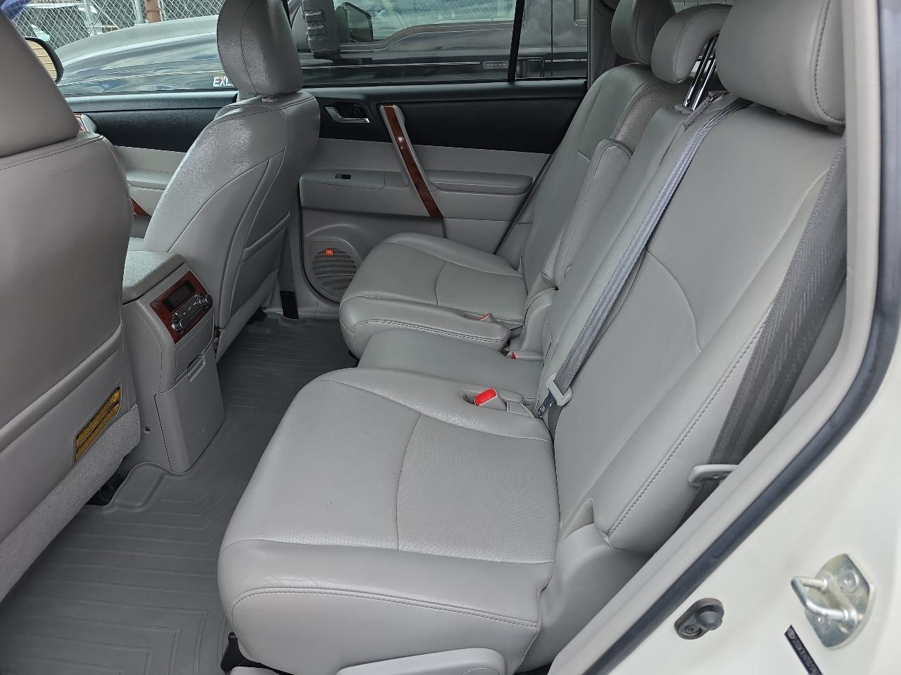 Toyota Highlander 4WD 4dr V6 Limited (Natl) 2013