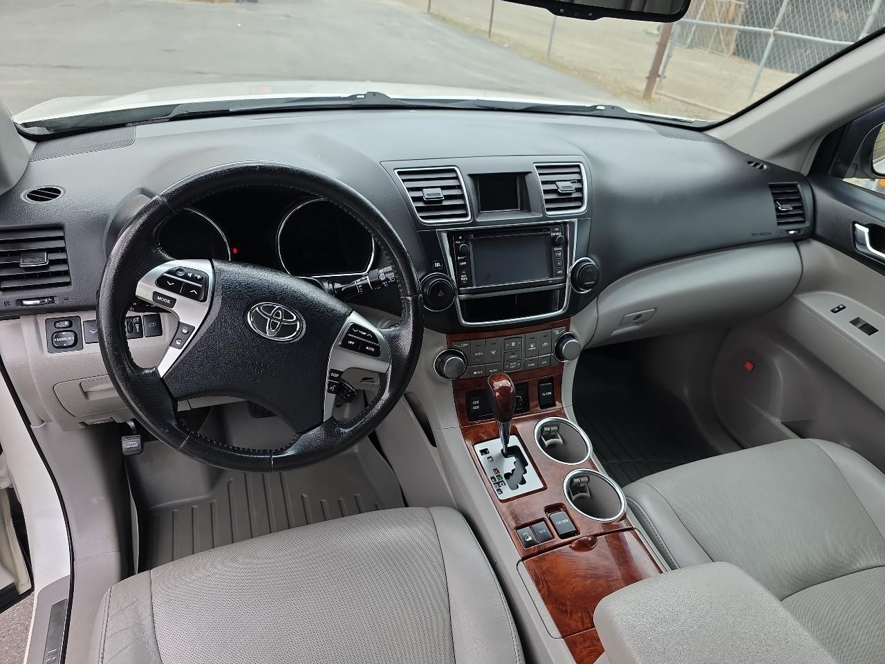 Toyota Highlander 4WD 4dr V6 Limited (Natl) 2013