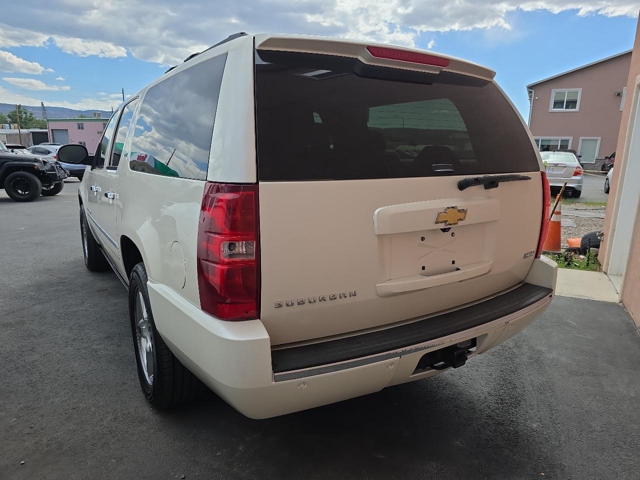 Chevrolet Suburban 4WD 4dr 1500 LTZ 2011