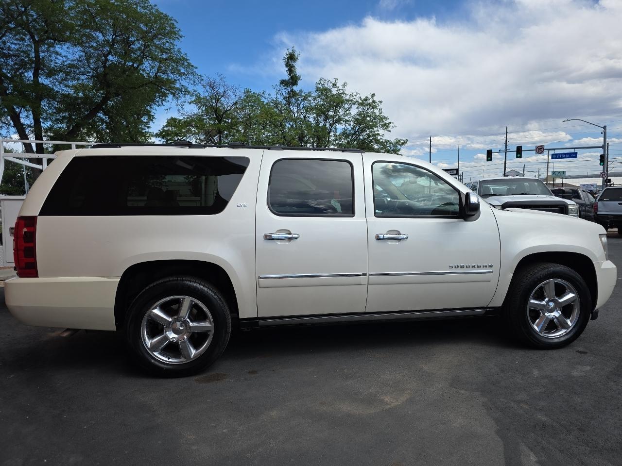 Chevrolet Suburban 4WD 4dr 1500 LTZ 2011